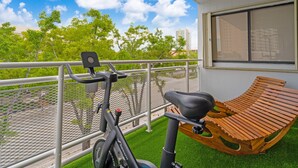 Departamento de lujo, balcón, vista al lago | Balcón