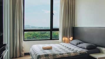 Deluxe Apartment | Iron/ironing board, WiFi (free)