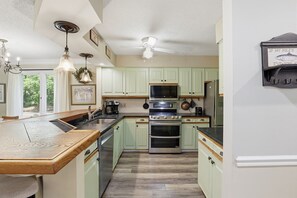 茶具/咖啡用具、冰箱、微波炉、炉灶