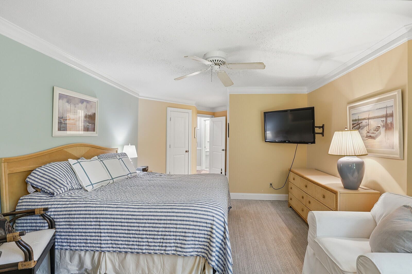 Iron/ironing board, free WiFi, bed sheets