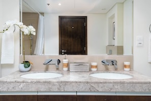 Bathroom - bnbme - Dubai Creek Residences - 2BR (Dubai)