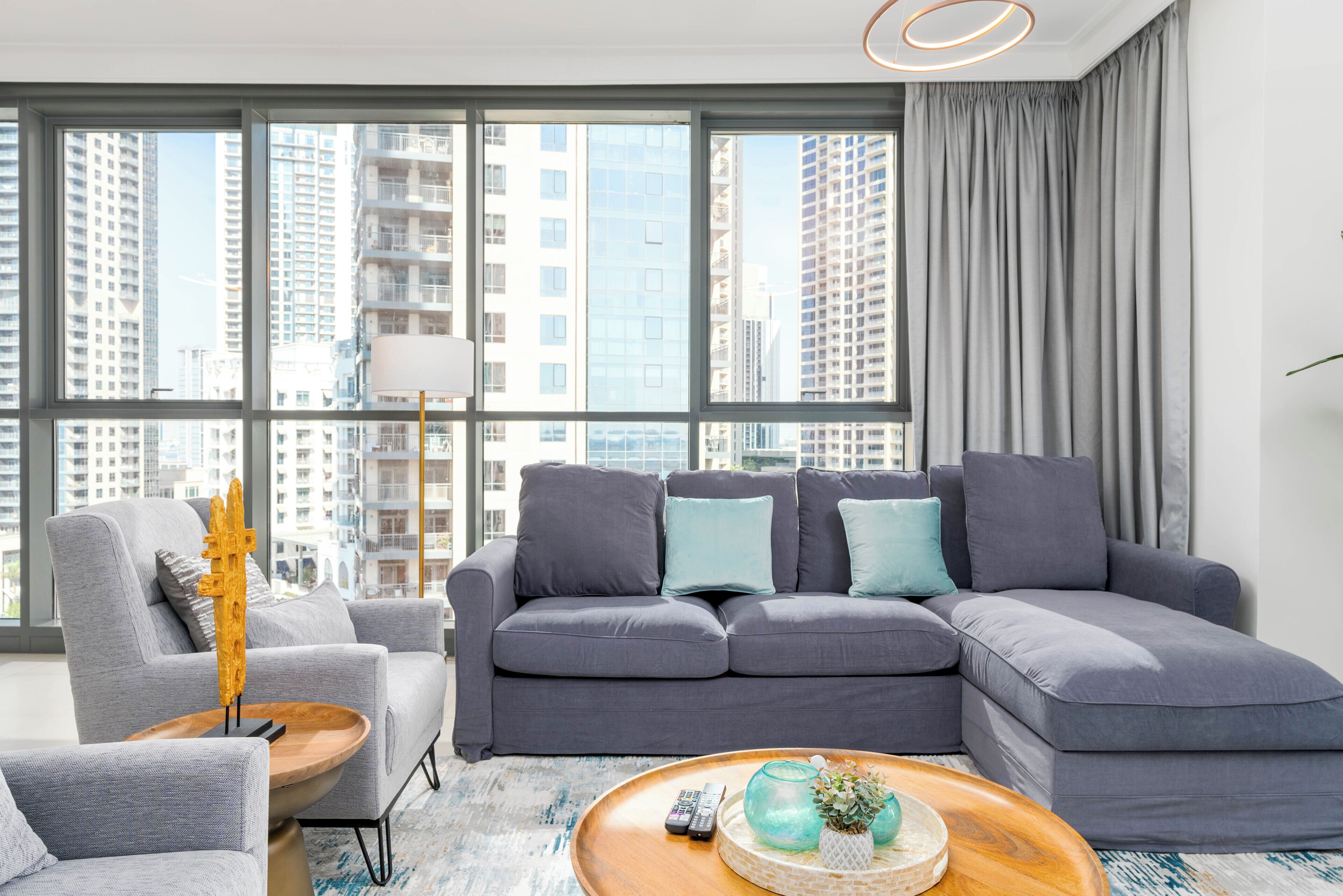 Deluxe Apartment, Balcony, Harbour View | Ruang tamu | 55 inci televisyen skrin rata dengan digital 