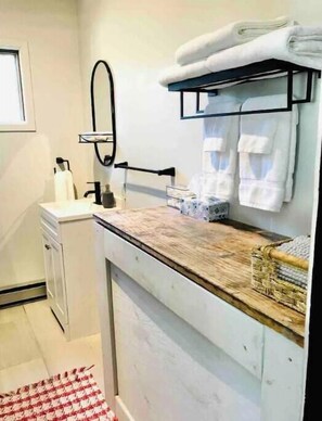 Bathroom - Cheerful Ranch Bunkie | Cozy Countryside Escape (South Bruce Peninsula)