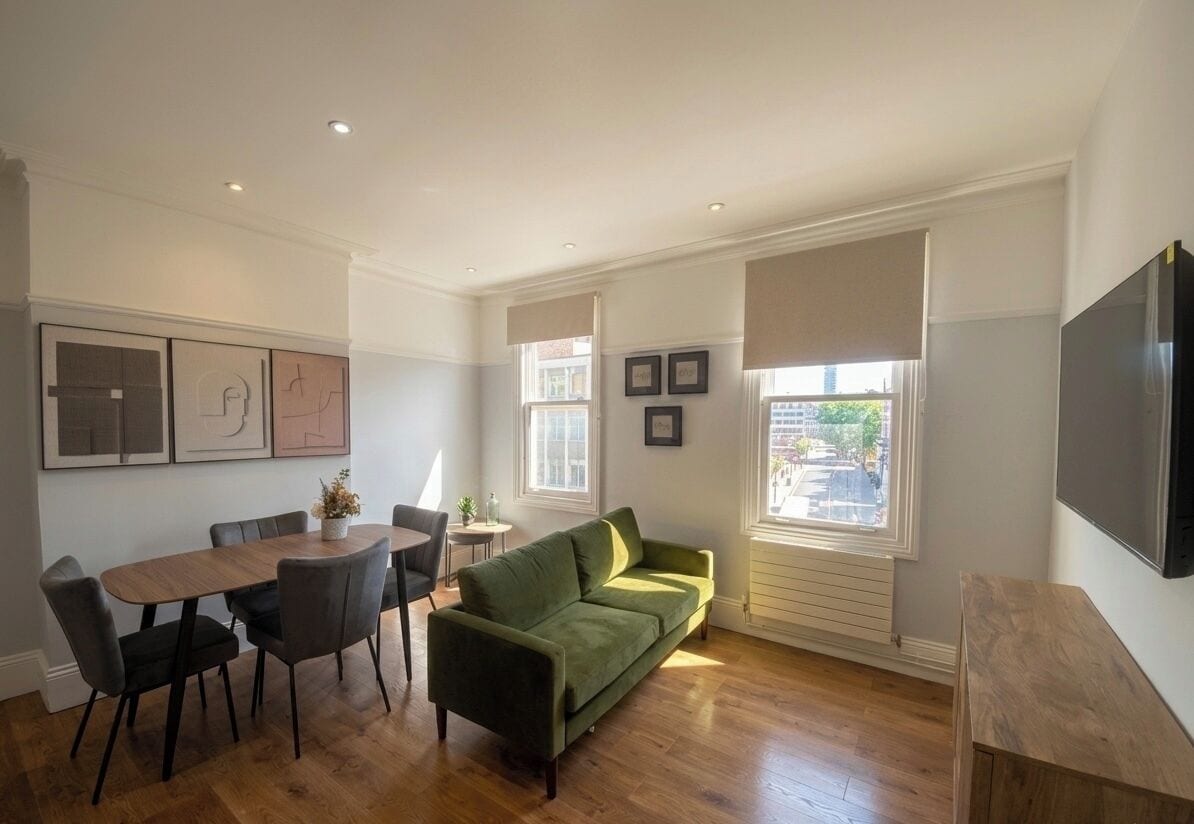 Apartment, 3 Bedrooms | Dining room
