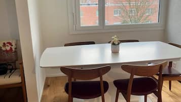 Gemeinsamer Schlafsaal, 1 Schlafzimmer, barrierefrei | Esszimmer
