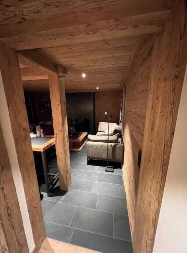 Interior - Vrbo Property (Zweisimmen)