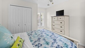 Iron/ironing board, internet, bed sheets - Right Direction Rentals Carlton Coastal Cottage (Fort Pierce)