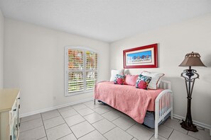 Room - Right Direction Rentals Carlton Coastal Cottage (Fort Pierce)