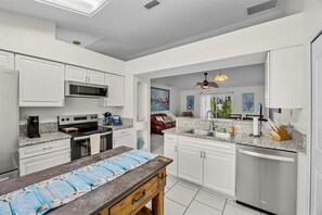 Unclassified image, 4 of 42, button - Right Direction Rentals Carlton Coastal Cottage (Fort Pierce)