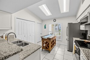 Private kitchen - Right Direction Rentals Carlton Coastal Cottage (Fort Pierce)