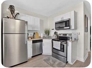 Unclassified image, 3 of 10, button - Cozy Retreat Mins To Riverwalk, TGH, RJS, UTampa, TPA, Beach (Tampa)
