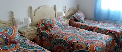 Iron/ironing board, bed sheets