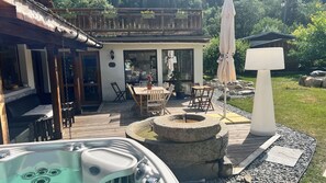 Outdoor dining - Vrbo Property (Saint-Gervais-les-Bains)