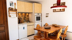 Unclassified image, 4 of 9, button - Apartment with ski view balcony - 4 guests (Arâches-la-Frasse)