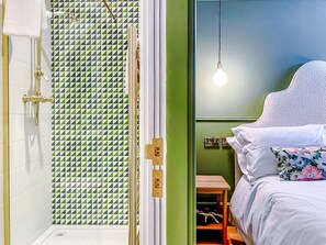 Habitación básica con 1 cama matrimonial o 2 individuales, vista a la ciudad | Baño