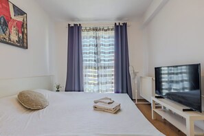 2 bedrooms, iron/ironing board, travel cot, WiFi - Bright 2BR Apt · Free Parking · 10 min to Old Town (Brașov)