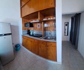 Private kitchen - Perfect 1-bedroom apartment with AC in charming Maracay (Maracay)