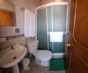 Bathroom - Perfect 1-bedroom apartment with AC in charming Maracay (Maracay)