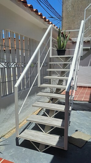 Property grounds - Perfect 1-bedroom apartment with AC in charming Maracay (Maracay)