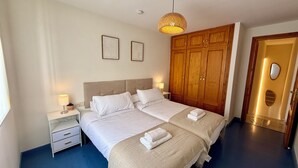 3 quartos, ferros/tábuas de passar roupa, Wi-Fi, roupa de cama