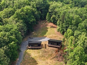 Exterior - Fall Paradise! Cabin w/ hot tub in the mountains. (Elizabethton)
