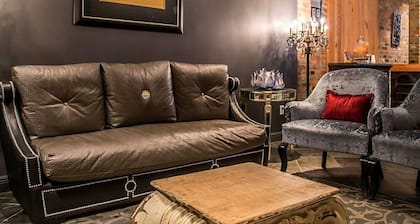 New Orleans | Couples Quarter Stay | Courtyard + WiFi