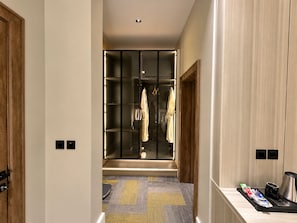 Schrank