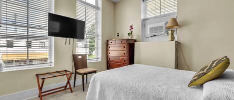 Iron/ironing board, free WiFi, bed sheets