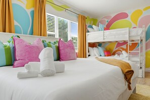 Room - Full-Size BBall Court & 2x Pickleball Court Resort, Pool, Hot Tub & Mini Golf! (Bradenton)
