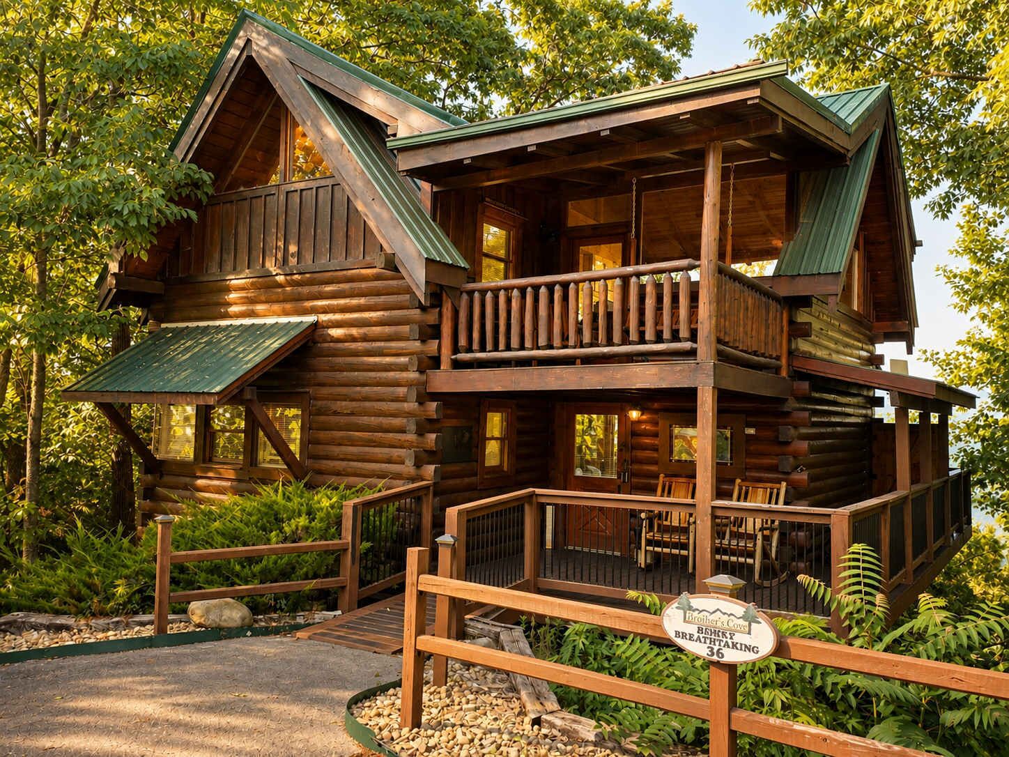Une cabane en rondins dotée d’un balcon et d’une enseigne indiquant « Anse des frères ».