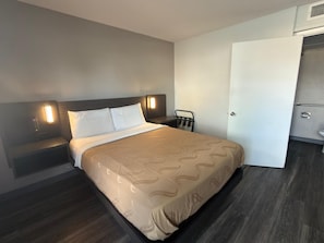 Basic Room, Shower Grab Bars - Comfy Stay in Ely by BestAcco (Ely)