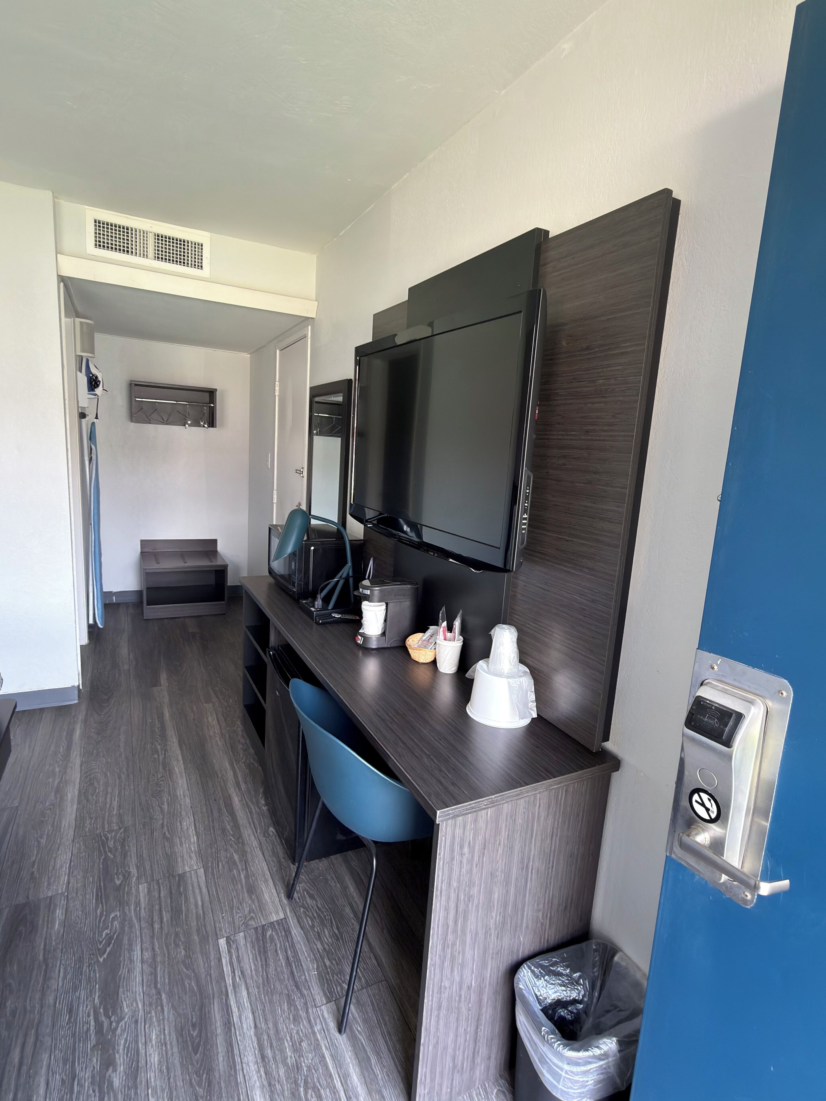 Deluxe Single Room, Non Smoking | Interior