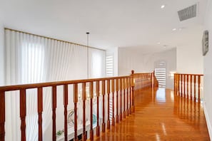 Unclassified image, 4 of 43, button - Spacious 4BR Home • Patio• Free Parking (Richmond Hill)