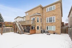 Unclassified image, 5 of 43, button - Spacious 4BR Home • Patio• Free Parking (Richmond Hill)