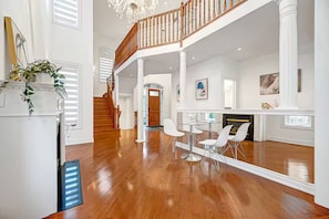 Unclassified image, 3 of 43, button - Spacious 4BR Home • Patio• Free Parking (Richmond Hill)