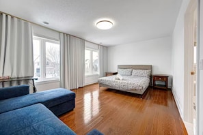 Unclassified image, 2 of 43, button - Spacious 4BR Home • Patio• Free Parking (Richmond Hill)