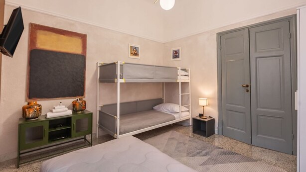 A hotel room with bunk beds, a desk, a television, and a wardrobe. - [LaViaDelleSpezie] next station+ 5Terre + A/C (La Spezia)