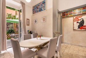 Dining - [LaViaDelleSpezie] next station+ 5Terre + A/C (La Spezia)