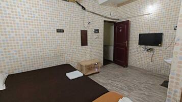 Junior Double Room, City View | Desk, laptop workspace, free WiFi