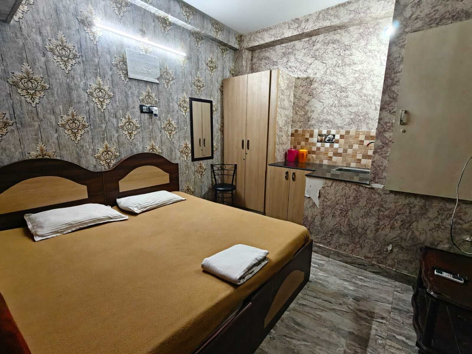 Junior Double Room, City View | Desk, laptop workspace, WiFi (free)