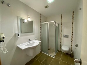 Classic Suite, City View | Bathroom | Hair dryer, towels - Konfor suite Hotel (MUGLA)