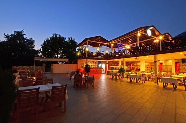 Outdoor dining - Konfor suite Hotel (MUGLA)