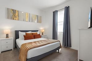 Iron/ironing board, bed sheets - 3 Bd / 3 Ba / Sleeps 8 / The hub (Kissimmee)