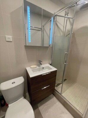 Handtücher, Seife, Toilettenpapier