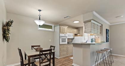 Private1-bedroom cottage on “Swamp Magic Farm” close to Gainesville