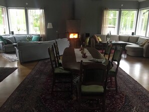 Slaapzaal, 1 slaapkamer, patio | Dineerruimte