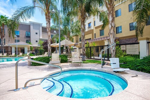 Accessible 2BR Suite w/ Heated Pool + Free Bfast
