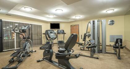 Accessible 2BR Suite w/ Heated Pool + Free Bfast