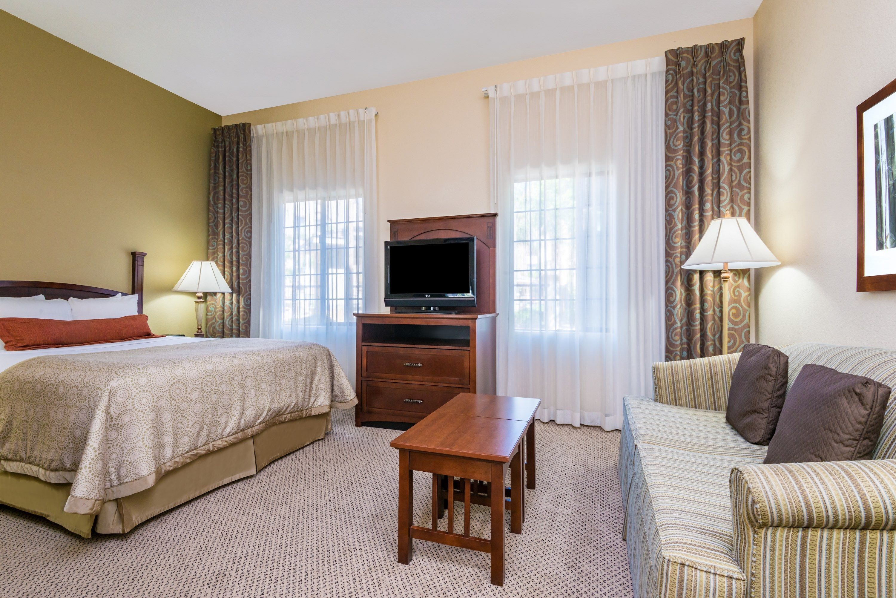 Iron/ironing board, WiFi (free), bed sheets