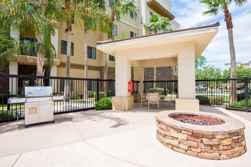 Accessible 1BR 2 Queen Suite | Pool + Breakfast!